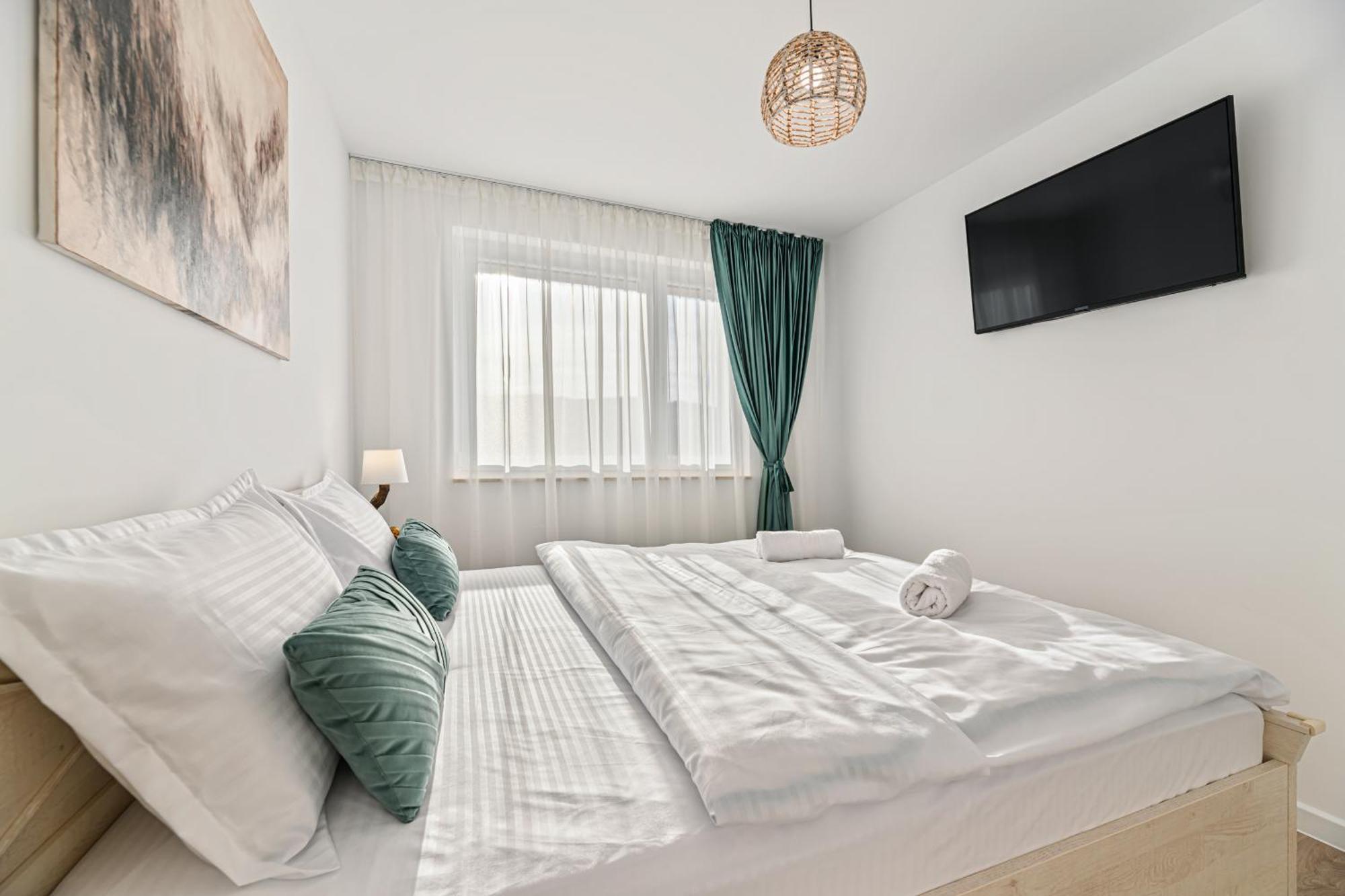 B-Holiday Luxury Apartments Urban Plaza Брашов Экстерьер фото