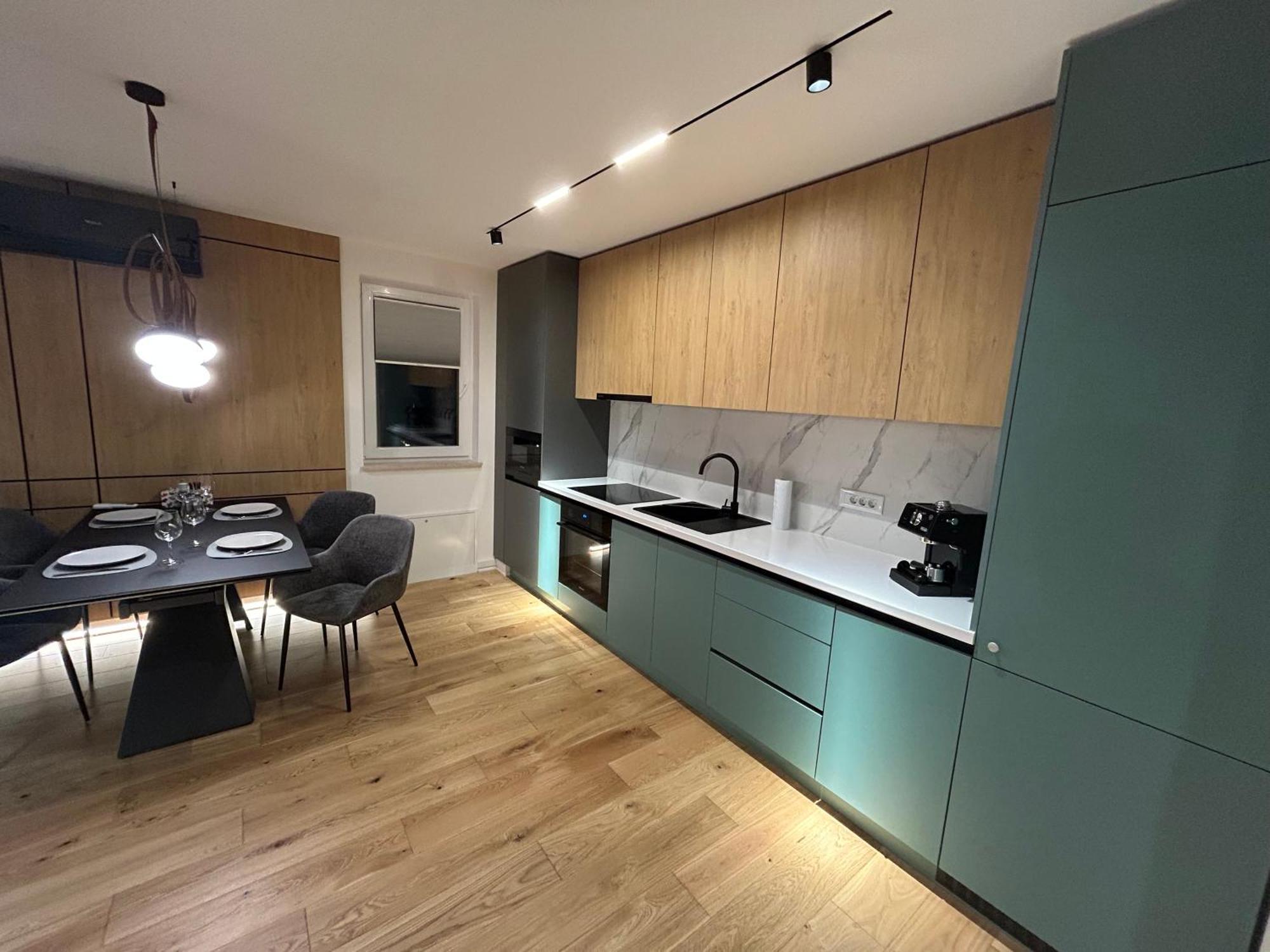 B-Holiday Luxury Apartments Urban Plaza Брашов Экстерьер фото